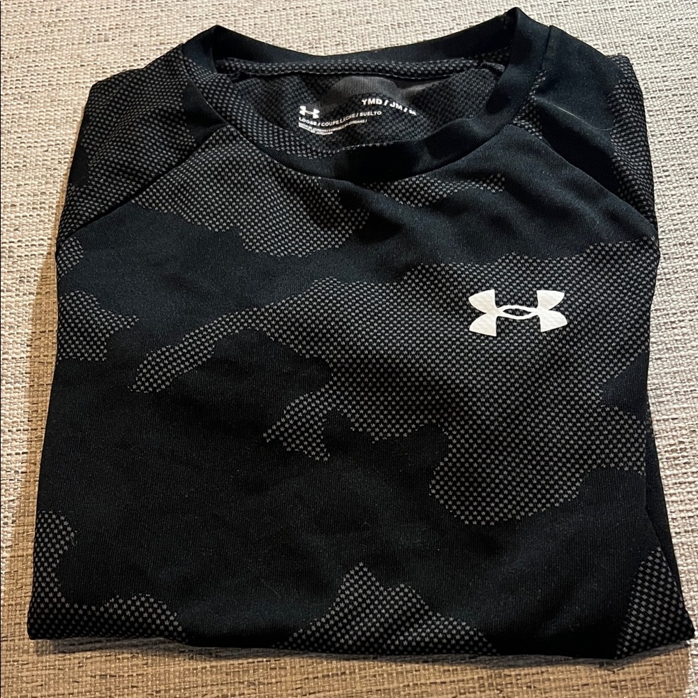 Under Armour  Boy’s Black and Gray Tee Shirt. BS118